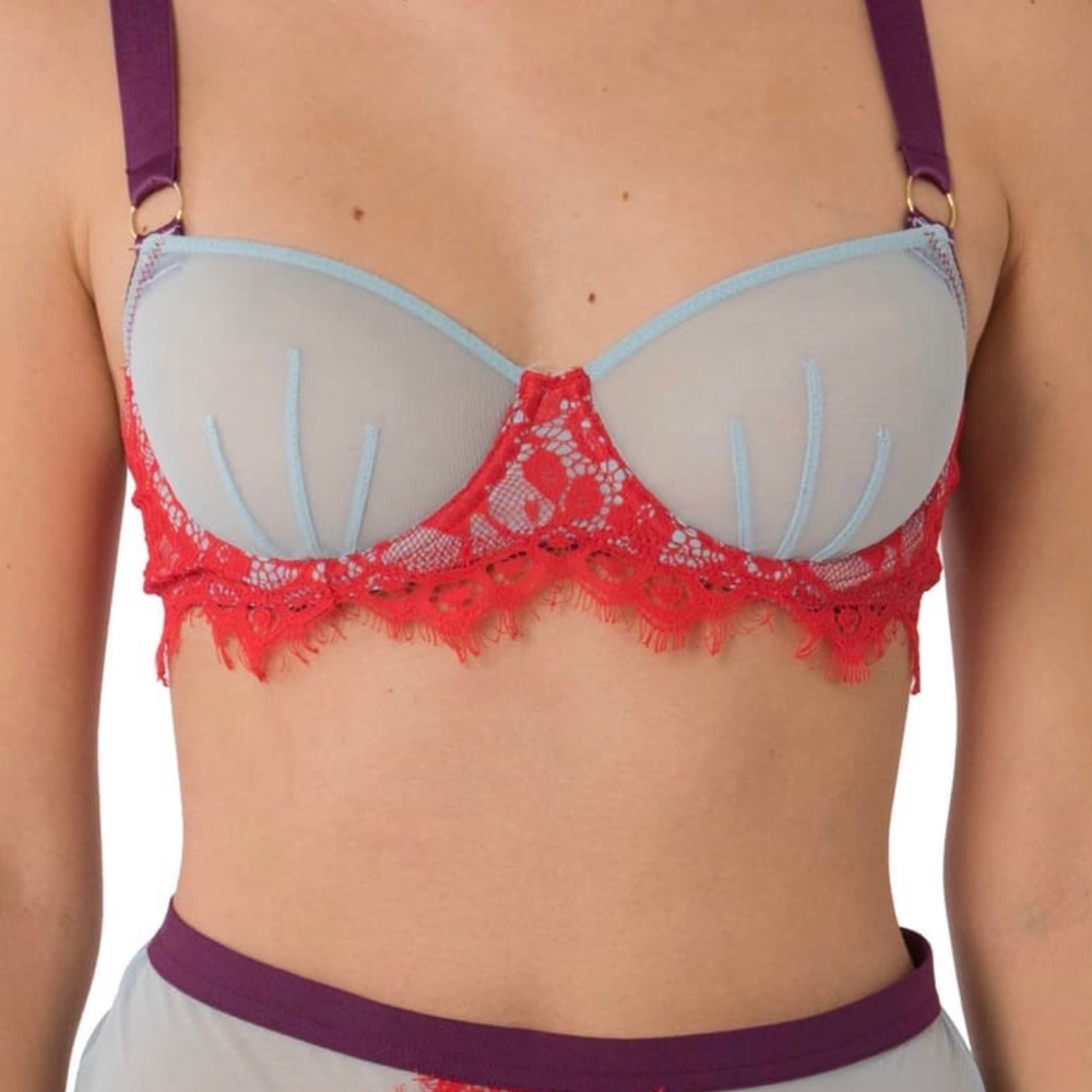 Dora Larsen Ali full cup